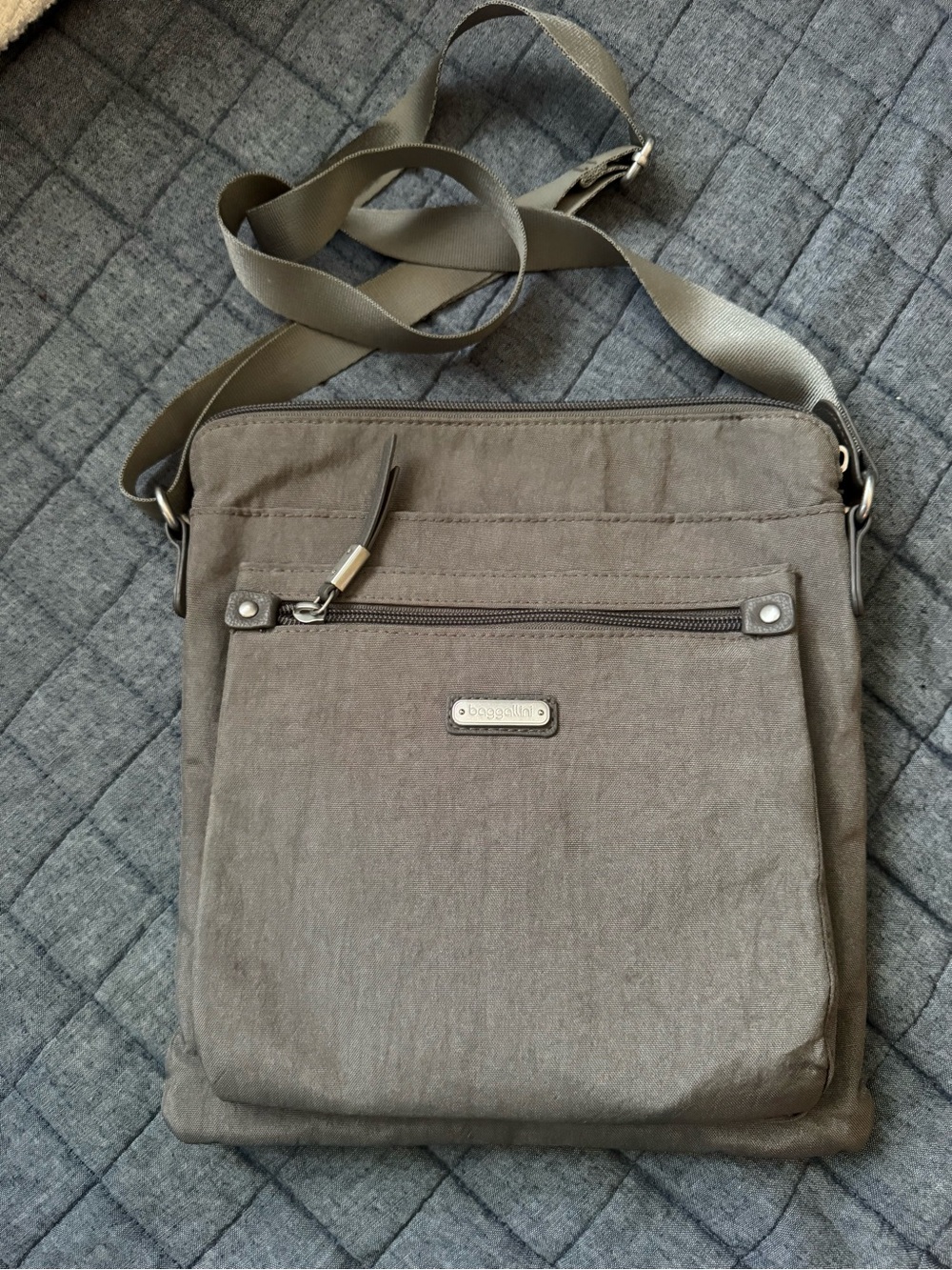 Baggallini Olive Gray Crossbody Messenger Bag